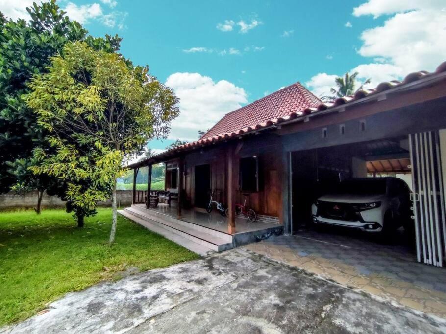 Villa Ndalem Arsita à Yogyakarta Extérieur photo